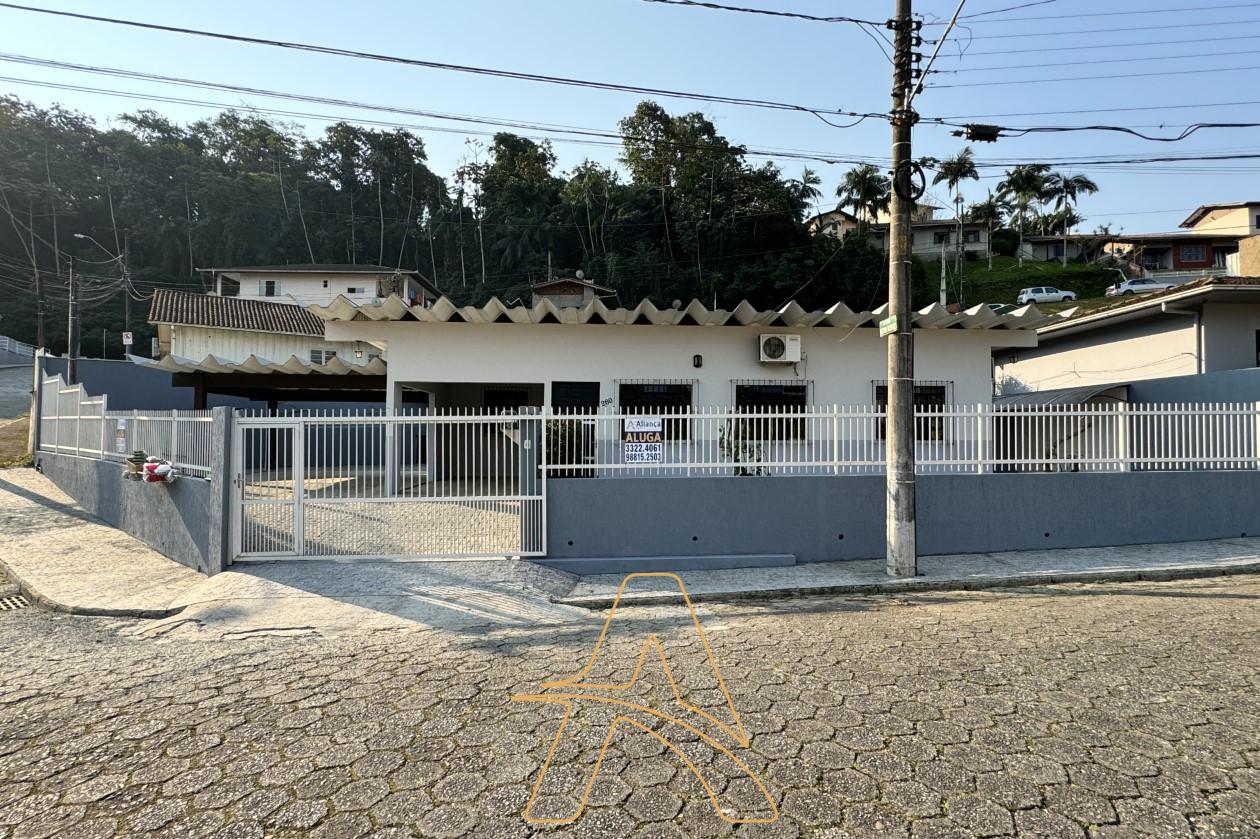 Casa com 3 Dormitórios e Área de Festas no Bairro Fortaleza - foto 1