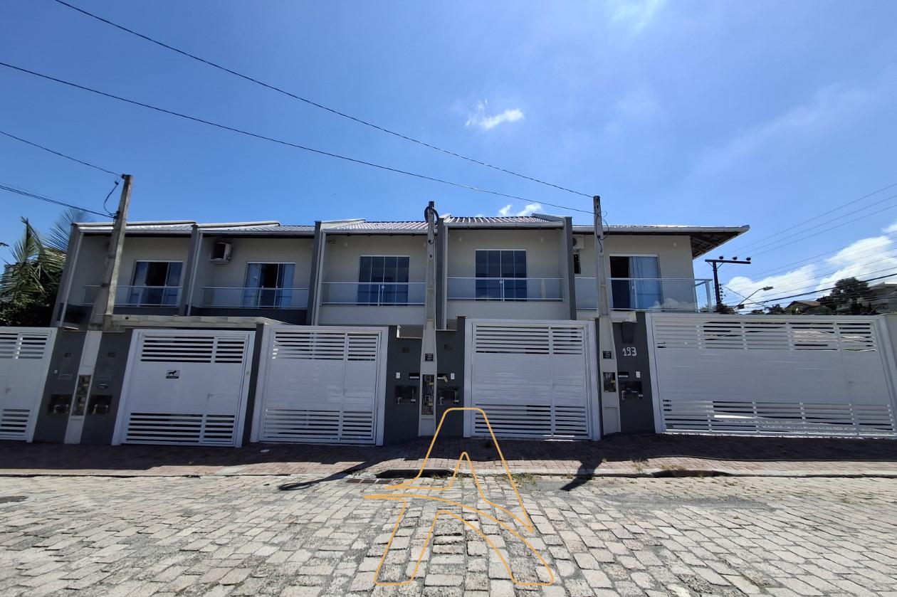 Sobrado com 2 Suítes - Conforto, Espaço e Localização Privilegiada! - foto 1