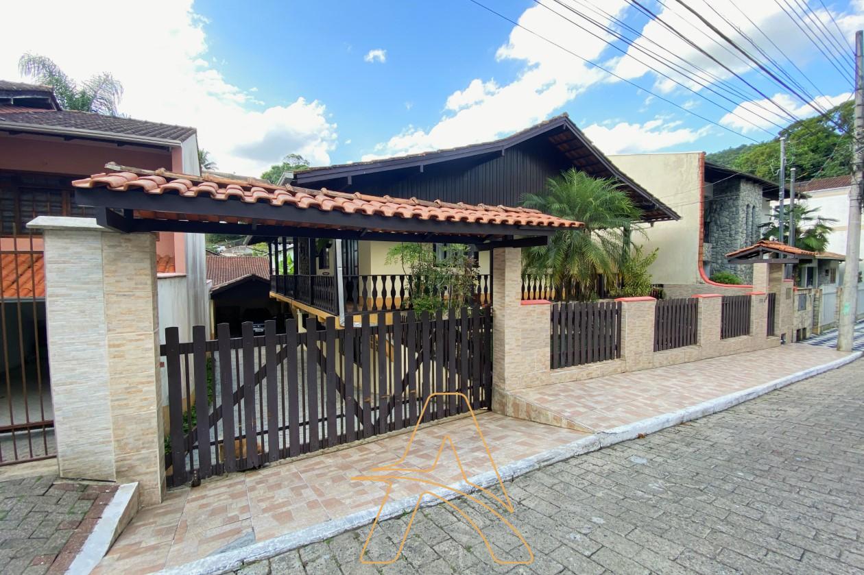 Casa Mobiliada / 2 Pavimentos - Espaço, Versatilidade e Ótima Localização! — foto 2
