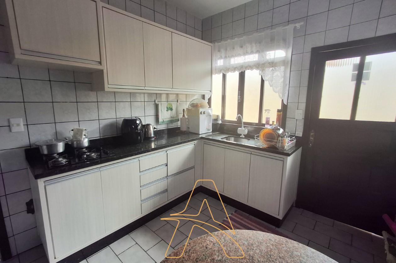 Casa Mobiliada / 2 Pavimentos - Espaço, Versatilidade e Ótima Localização! — foto 6