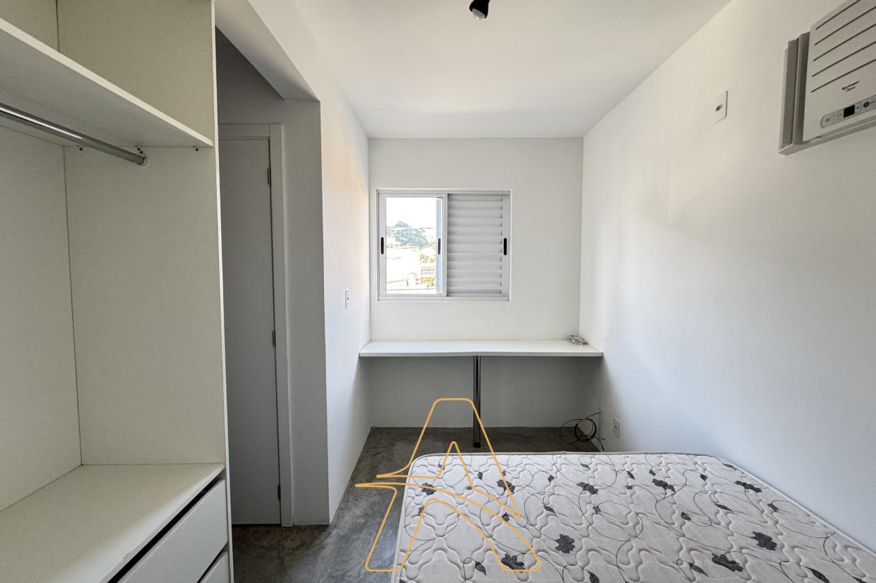 Apartamento Semi Mobiliado com 1 Dormitório na Água Verde - foto 1