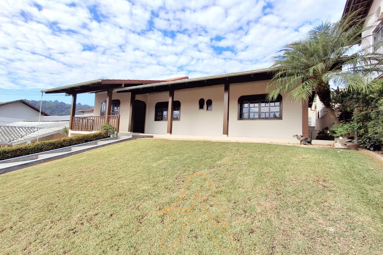 Casa à Venda com 3 Dormitórios e Amplo Jardim – Badenfurt — foto 3