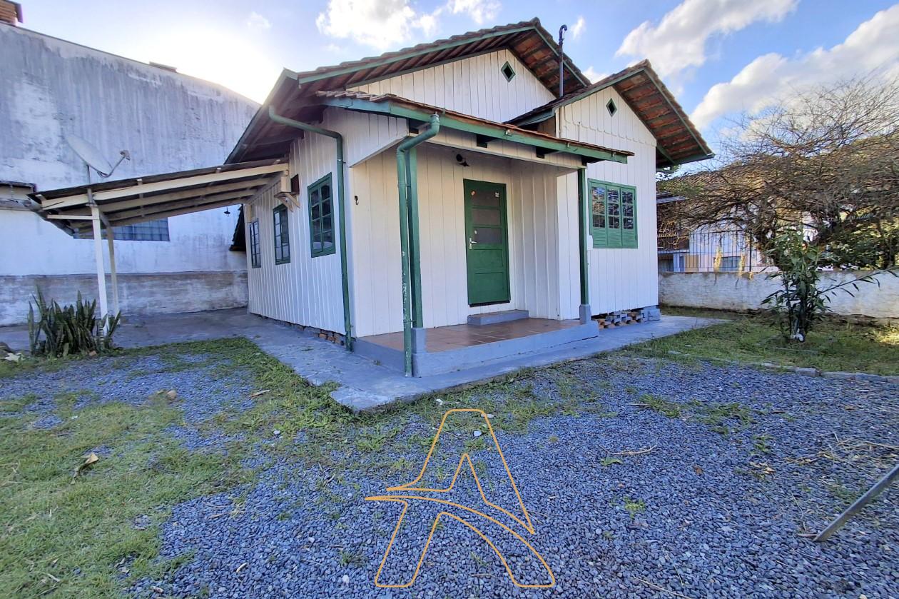 Casa Mista com 2 Dormitórios á Venda no Bairro Água Verde - foto 1